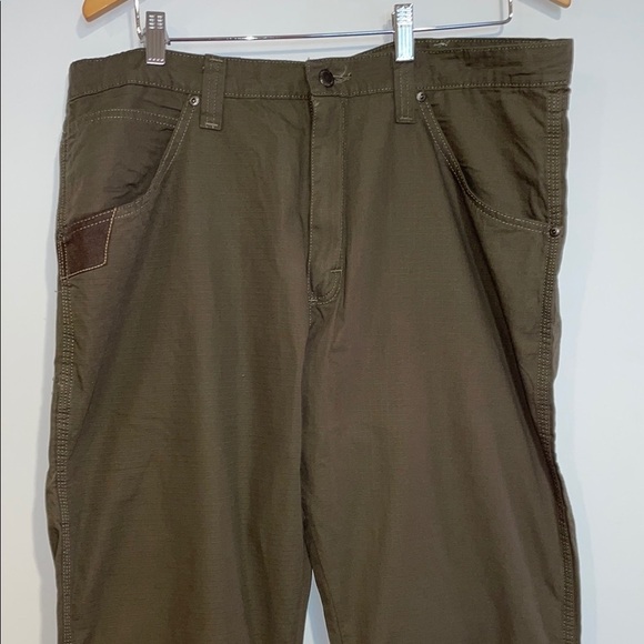 Wrangler Men's Technician Dark Olive Cargo Pants 42x32 New with Tags - Picture 4 of 8